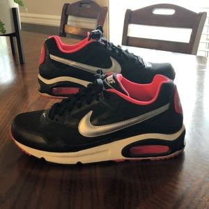 Men’s 7.5 (or women’s 9) Nike Air Max Skyline